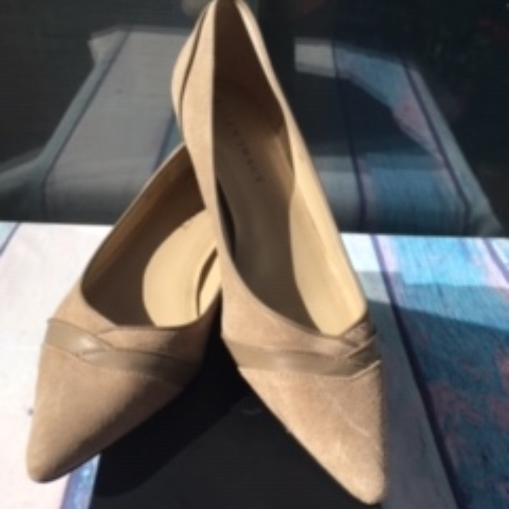 Ellen Tracy Kalli Kitten Heel Suede 7.5 New
